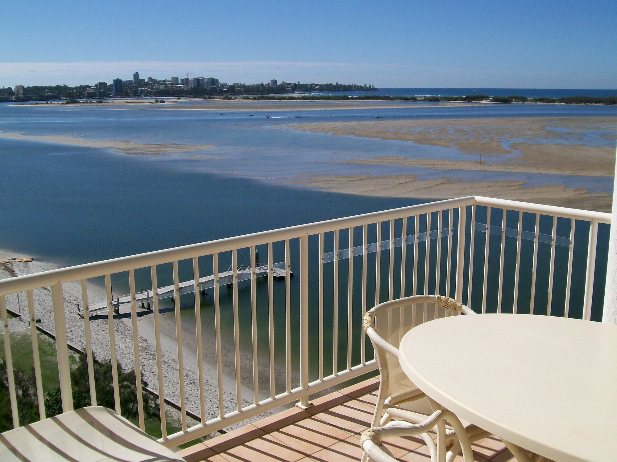 Riviere On Golden Beach Калаундра Экстерьер фото
